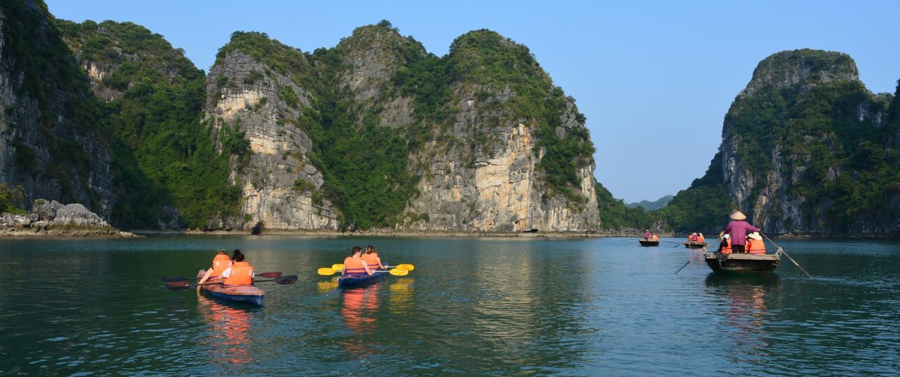 Vietnam Ha Long Bay kayaking